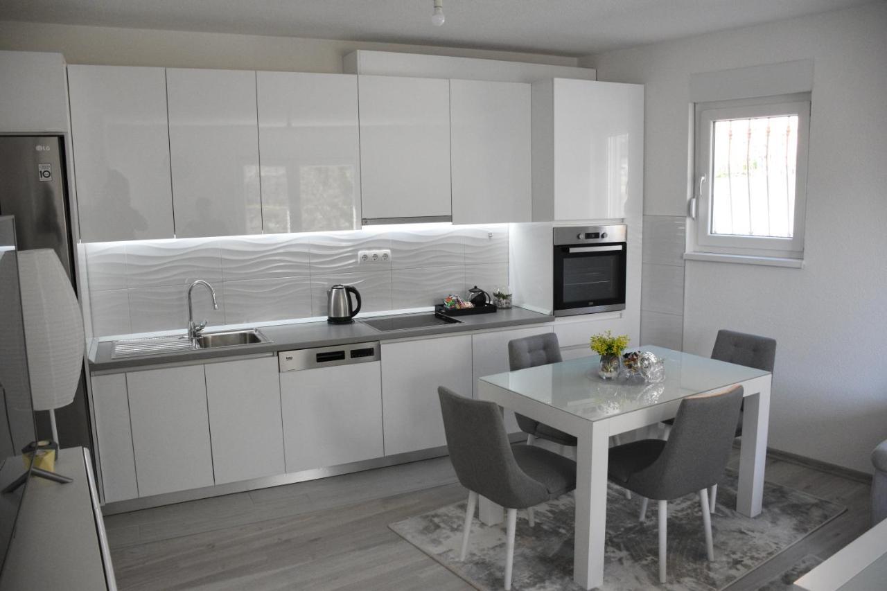 The White Apartment Mostar Exterior photo